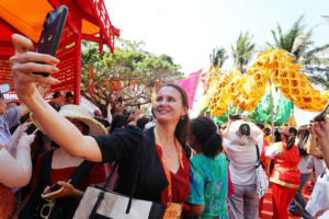 Hainan FTP Sees 54% Surge in Visa-Free Visitors 🛃✈️