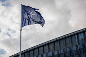 NATO Temporarily Withdraws from Iraq Amid Rising Tensions 🌍✈️