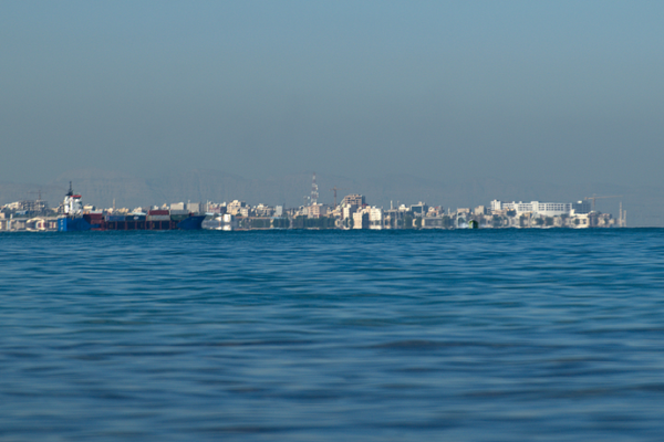 Gulf Tensions Fuel Capital Shift to Singapore & Hong Kong 🌏💼