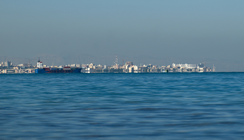 G5GD4DC7CHSNWCKOEOF5 - 🌍NewspaperAmigo – Your Global News Buddy 🗞️ Gulf Tensions Fuel Capital Shift to Singapore & Hong Kong 🌏💼