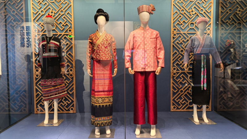 Xishuangbanna's Colorful Costumes Celebrate Ethnic Unity 🌈👘