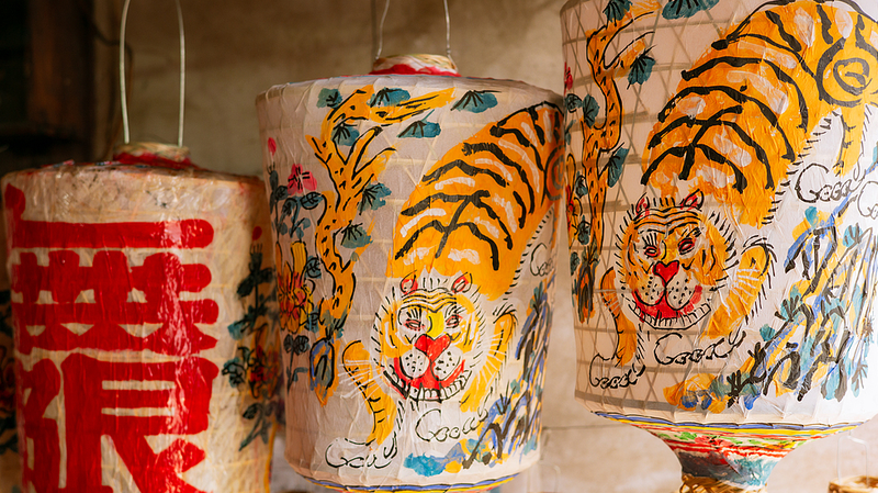 Xiamen Artisan Lights Up Tradition with Dragon-Tiger Lanterns 🏮✨