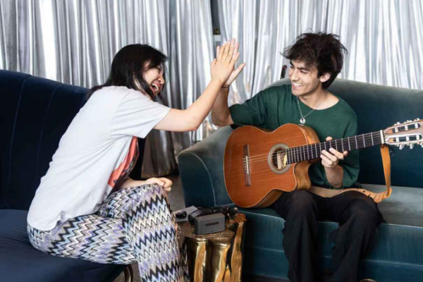 US Musician Aron's Beijing Debut: Melodies Meet the Great Wall 🎸🇨🇳