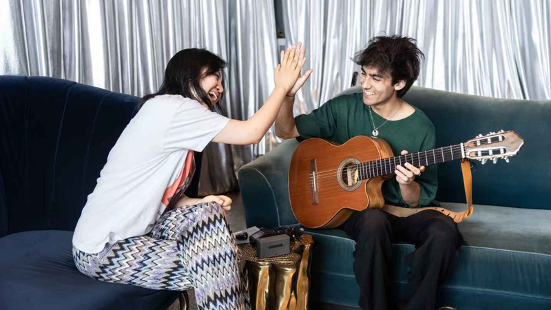 US Musician Aron's Beijing Debut: Melodies Meet the Great Wall 🎸🇨🇳