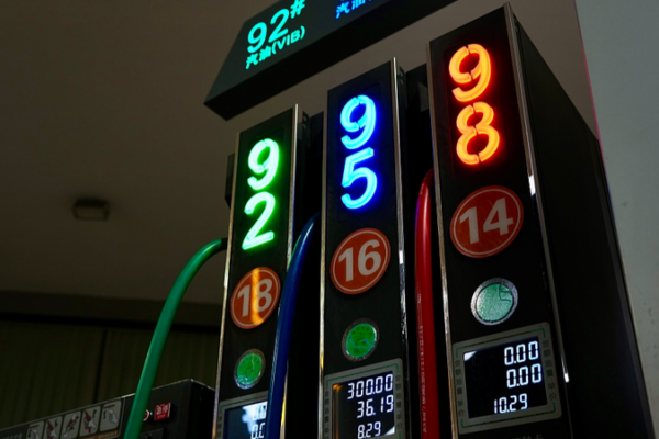 China’s Oil Resilience Shines Amid Global Price Rollercoaster 🛢️🇨🇳