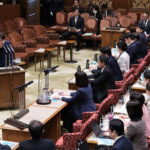 Japan's Takaichi Navigates Diplomatic Tightrope in US Visit 🌏⚖️