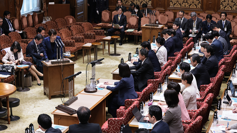 Japan's Takaichi Navigates Diplomatic Tightrope in US Visit 🌏⚖️