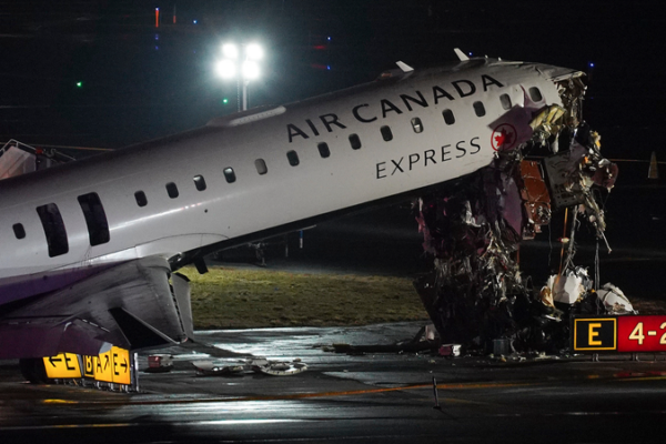 Air Canada Plane Collision at LaGuardia Leaves 2 Dead 🛑✈️