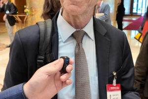 Jeffrey_Sachs_Praises_China_s_Global_Role_at_2026_Development_Forum video poster