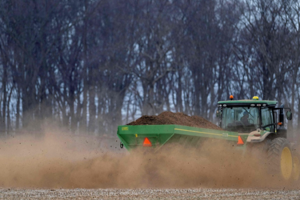 Fertilizer Crisis Threatens US Spring Crops 🌾💥