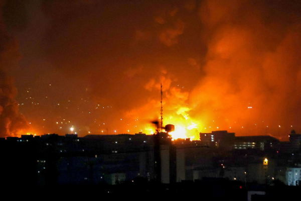 Iran-US Tensions Soar as Missile Strikes Escalate in Gulf 🌍💥