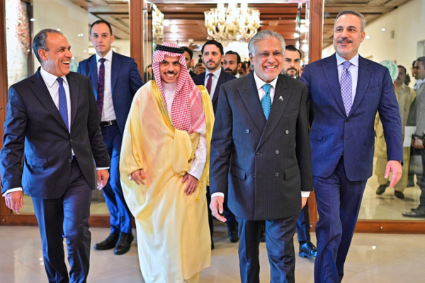 Pakistan Hosts Quad FMs to Tackle Middle East Tensions 🌍✌️