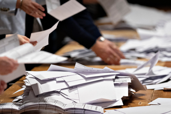 Denmark's Election Deadlock: Social Democrats Lead, No Majority in Sight 🗳️🇩🇰