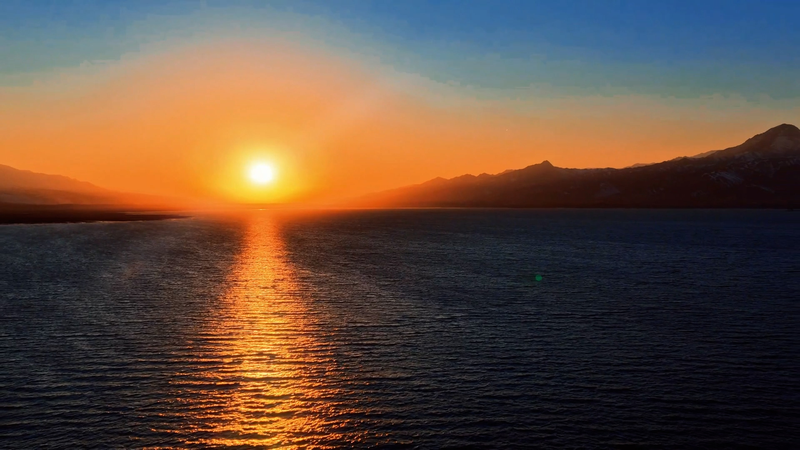 Spring’s Nightly Light Show: Xinjiang Lake Paints the Sky 🌅🦆 video poster