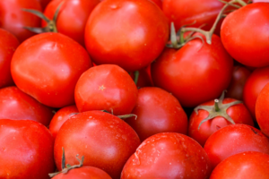 Tech Transforms Xinjiang's Barren Lands Into Fruit Oasis 🌱🍅