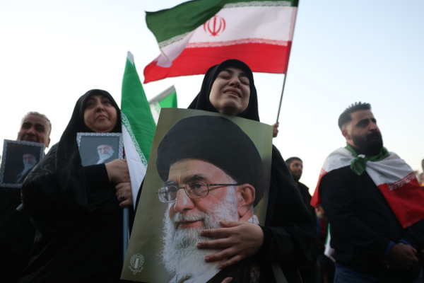 Middle East in Turmoil: Iran's Power Vacuum Sparks Regional Crisis 🌍💥