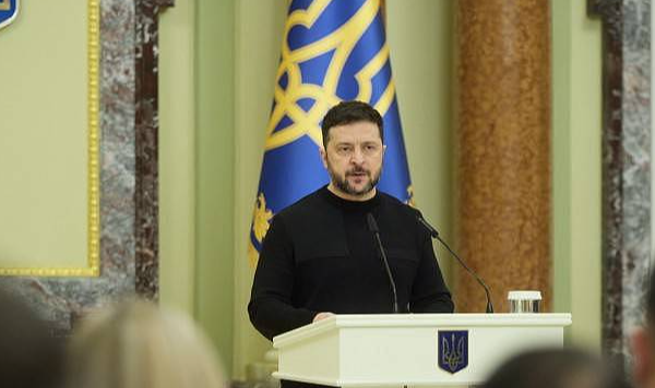 Zelenskyy Seeks Postponement of Ukraine-US-Russia Talks Amid Middle East Tensions 🌍✋