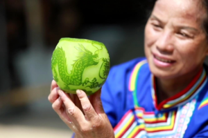 Jingzhou’s Carved Fruit Blends Tradition with Modern Fashion 🍊✨ video poster