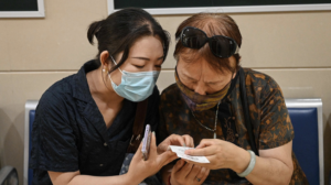 China's 'Hospital Companions' Bridge Digital Divide in Healthcare 🌟🏥