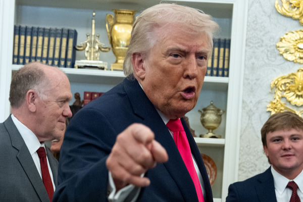 Trump’s Approval Plummets to Record Low Amid Iran War & Fuel Crisis 📉🔥