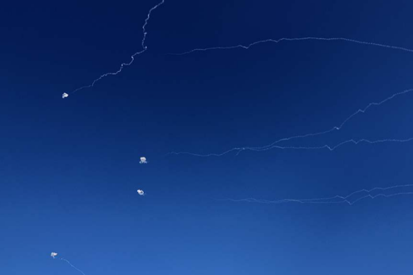 Trump Predicts Swift End to Conflict as Iran Asserts Control 🌍✌️