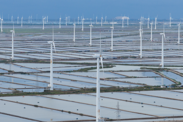 China’s Clean Energy Surge Hits Record High in 2025 🌍💡