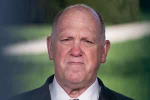 ICE Steps In as Airport Security Chaos Deepens Amid DHS Shutdown 🛂✈️