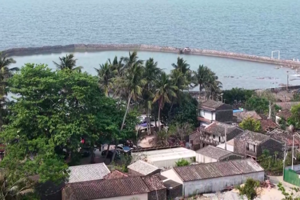 Hainan's Spring Tourism Boom Blends Culture & Nature 🌴🎉 video poster