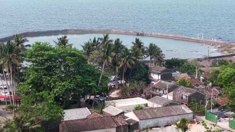 0ALAG1P49F6R0E0M2WAM - 🌍NewspaperAmigo – Your Global News Buddy 🗞️ Hainan's Spring Tourism Boom Blends Culture & Nature 🌴🎉 video poster