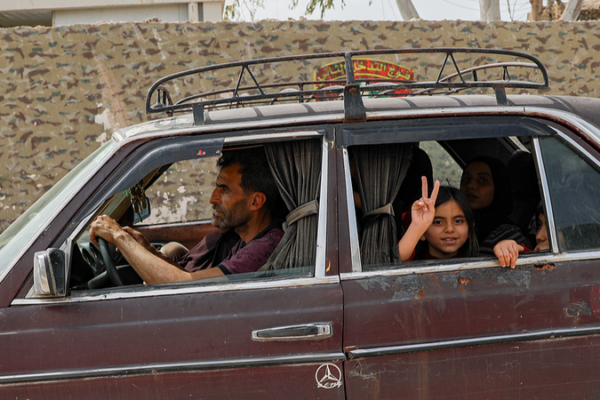 Lebanese Families Defy Danger to Return Home Post-Ceasefire 🏠💥