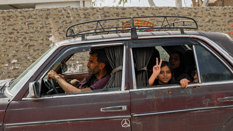 Lebanese Families Defy Danger to Return Home Post-Ceasefire 🏠💥