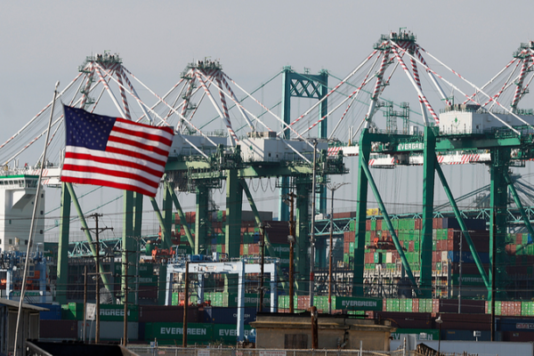 Middle East Tensions & Tariffs Fuel US Price Hikes 🌍⛽💸