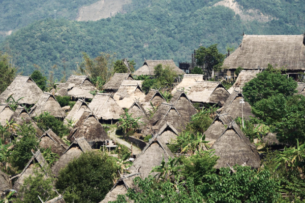Step into Time: China’s Wa Culture Thrives in Wengding Village 🌄✨