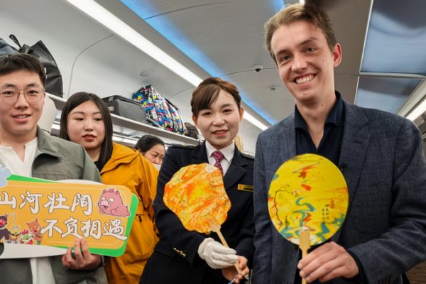 British Explorer Rides Movie-Themed Train to China's Qikou Ancient Town 🚄🎬