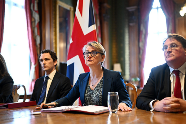 Global Powers Push to Reopen Strait of Hormuz Amid Rising Tensions 🌍⛴️