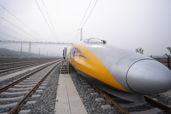 China's Xi'an-Shiyan Bullet Train Hits 385 km/h in High-Speed Trials 🚄💨