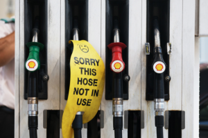 Australia Faces Fuel Crisis: Hundreds of Stations Run Dry 🚗💨