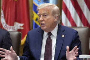 Trump Claims Iran Seeks Ceasefire Amid Hormuz Tensions 🌍⚡