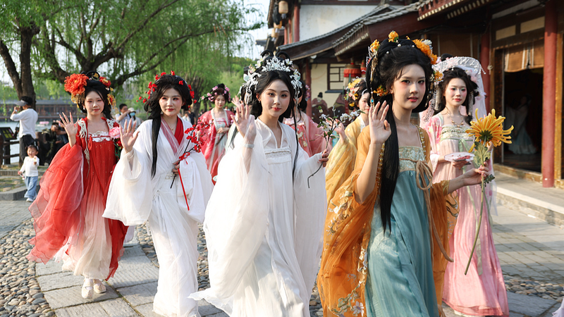 🎬 China's Film-Themed Destinations Boom During Holiday Overlap 🌸 video poster