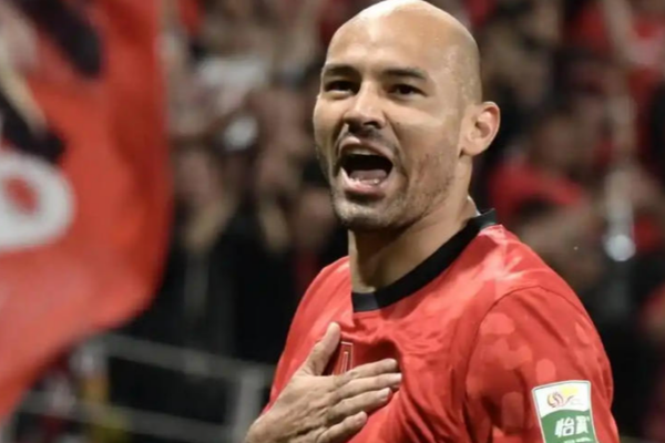 🎉 Silva’s Birthday Hat-Trick Sparks Chengdu’s 5-1 CSL Thriller!