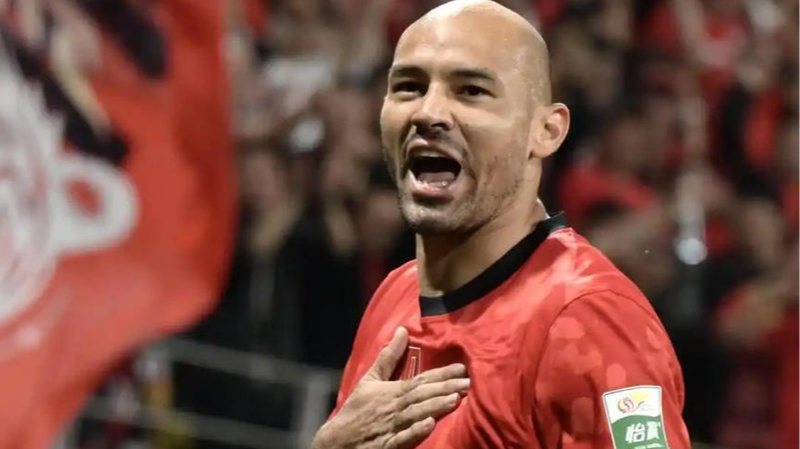 🎉 Silva’s Birthday Hat-Trick Sparks Chengdu’s 5-1 CSL Thriller!