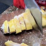 A25EJUB9PZUWW2CLVSLC - 🌍NewspaperAmigo – Your Global News Buddy 🗞️ Wenchang Chicken: Hainan’s 2,000-Year-Old Culinary Icon 🌟🍗 video poster