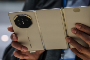 Apple_s_Foldable_iPhone_Hits_Snags__2026_Launch_in_Jeopardy_