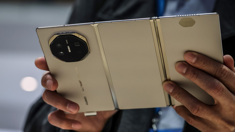 Apple_s_Foldable_iPhone_Hits_Snags__2026_Launch_in_Jeopardy_ - 🌍NewspaperAmigo – Your Global News Buddy 🗞️ Apple_s_Foldable_iPhone_Hits_Snags__2026_Launch_in_Jeopardy_