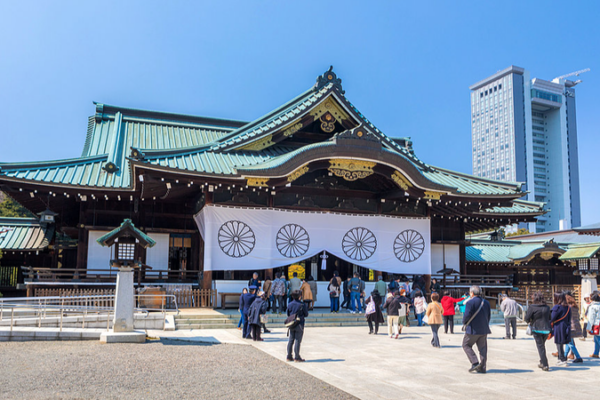 Japanese PM's Yasukuni Offering Sparks Regional Tensions 🌏⚡