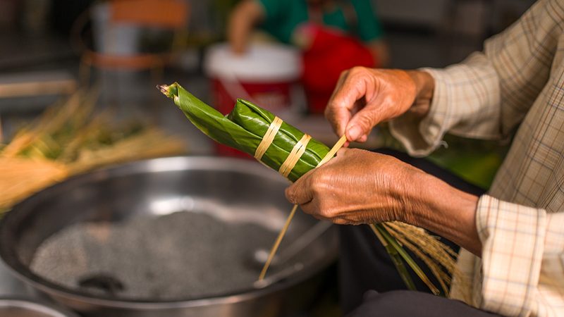Buyi Village Sizzles with Tradition Ahead of Sanyuesan Festival 🎋