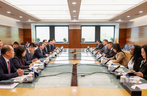 China, Ford Strengthen Ties Amid US Trade Talks 🌏🚗