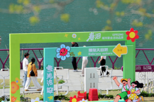 China's Holiday Reboot Sparks Travel Frenzy & Economic Surge 🌸✈️