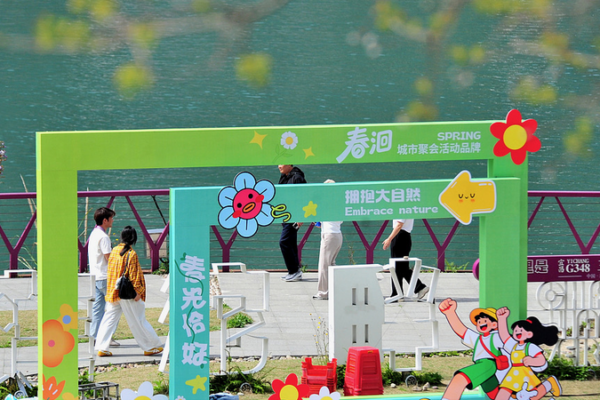 China's Holiday Reboot Sparks Travel Frenzy & Economic Surge 🌸✈️