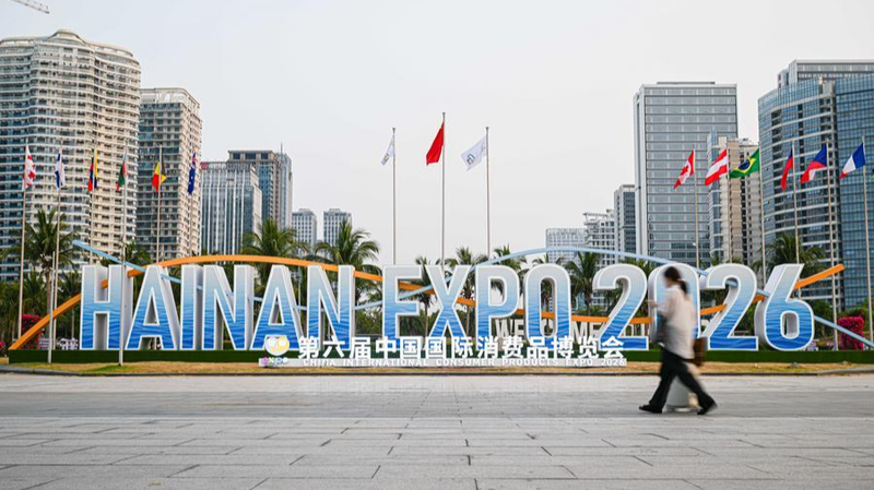 FE9TEH2J7337PKVAARDL - 🌍NewspaperAmigo – Your Global News Buddy 🗞️ Hainan Expo Showcases China's Tech-Driven Consumer Boom 🌟🛍️